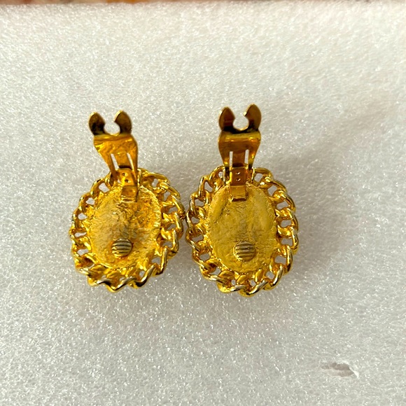 Gucci Statement Earrings Gold Tone Faux-Pearl Clip On Vintage Signed. - Picture 2 of 3